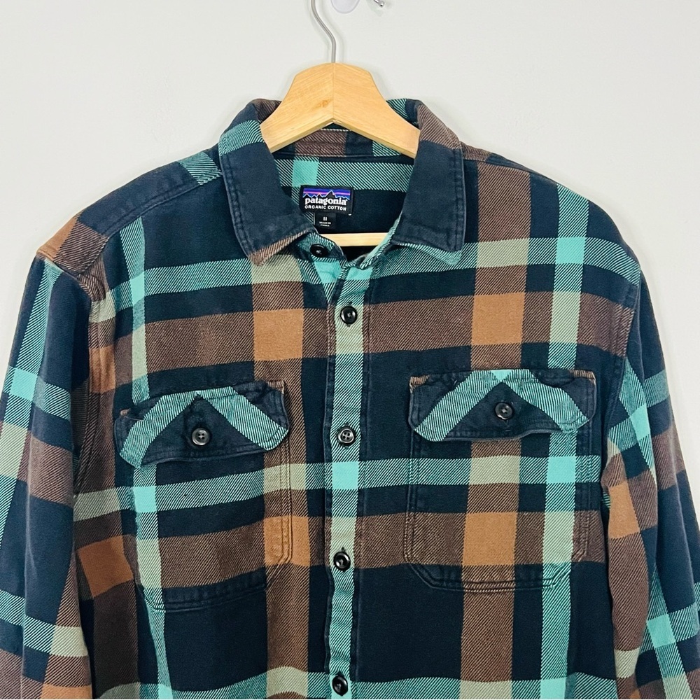 Patagonia Men'sPlaid Shirt Jacket in Brown and Green - Picture 4 of 9